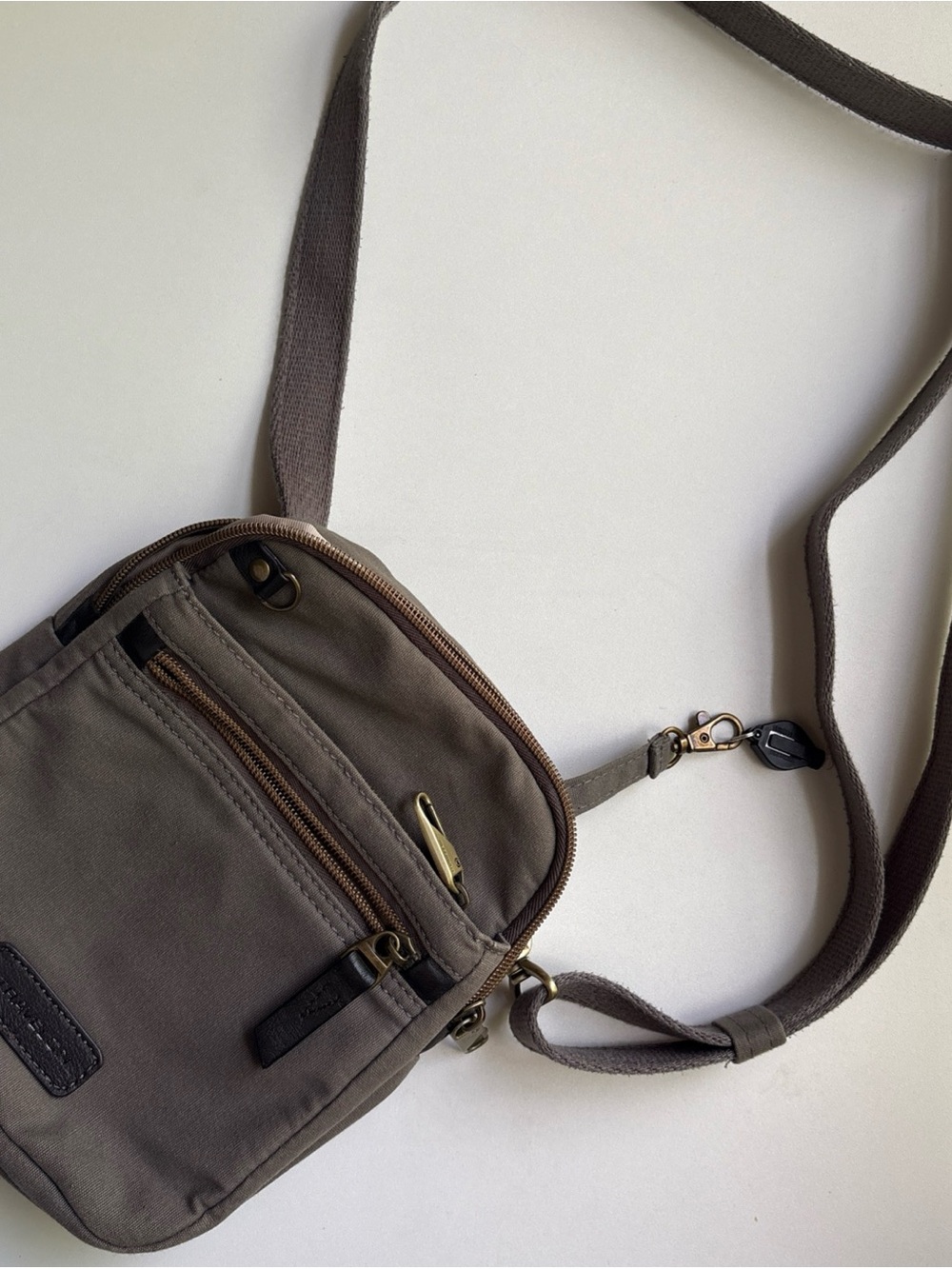 Travelon Anti-Theft Tan Crossbody Bag North South Slim Courier EUC